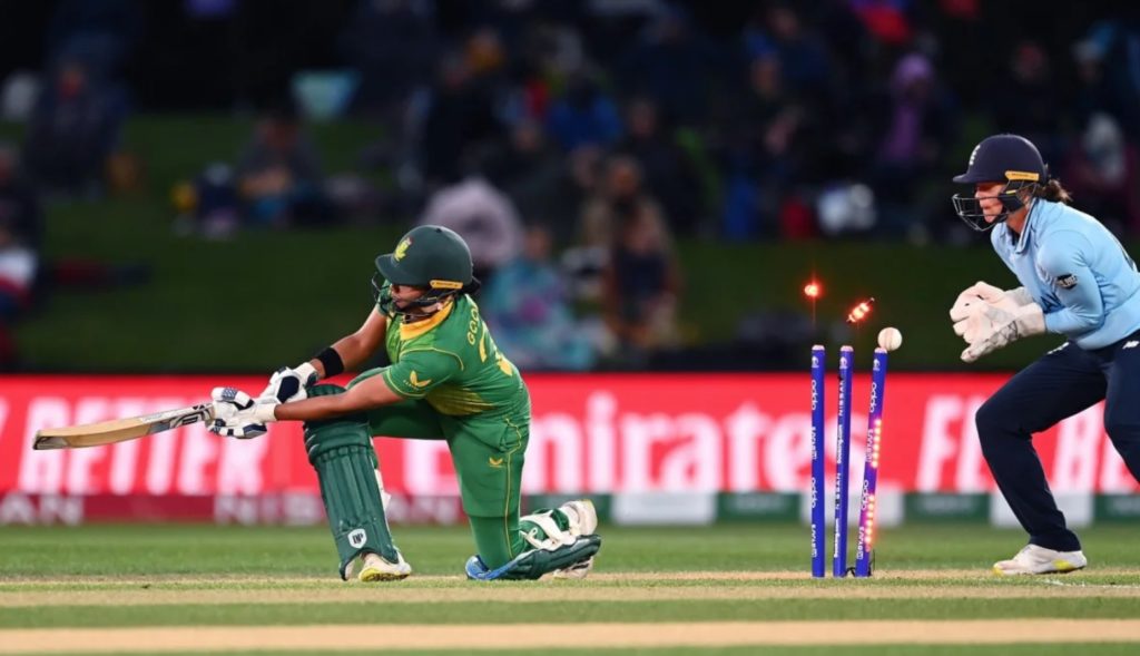 Lara Goodall bowled SA Eng CWC 31 Mar 22
