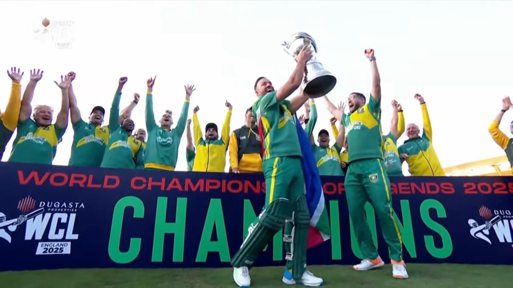 AB de Villiers WCL trophy